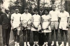 Dorostenecké družstvo, zleva: Peltán, Jos.Berka, V.Matějka, O.Marešová, Tesař, L.Šoupalová, M.Čechura, M.Ivančo (15)